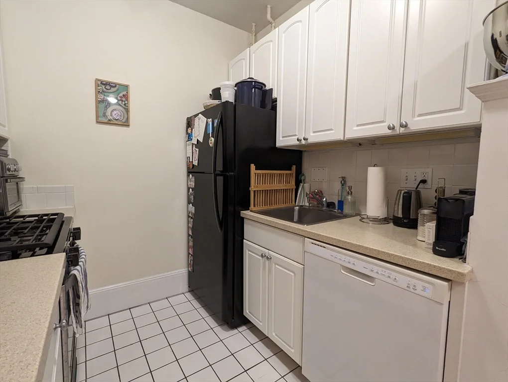 1 bed, 1 bath apartment for rent at 854 Massachusetts Ave Unit 12, Riverside — photo 8 of 16