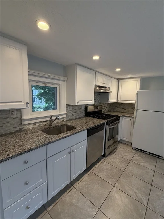 2 bed, 1 bath apartment for rent at 856 Main St Unit 2, Reading — photo 5 of 22