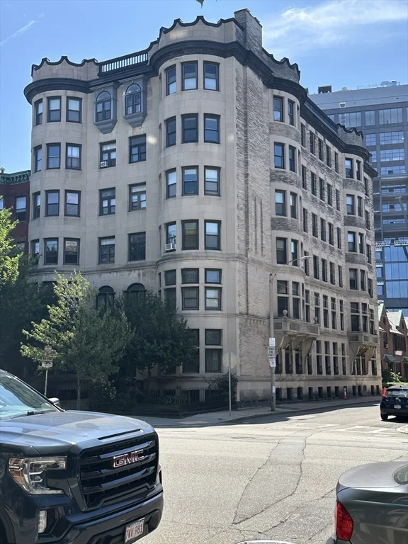 1 bed, 1 bath apartment for rent at 857 Beacon St Unit B-2, Fenway — photo 6 of 6