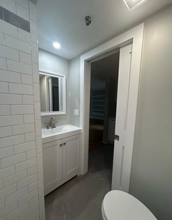 Studio bed, 1 bath apartment for rent at 857 Beacon Unit B-1, Fenway — photo 5 of 5