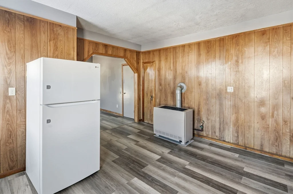 2 bed, 1 bath apartment for rent at 857 S 1st St Unit 2, New Bedford — photo 4 of 17