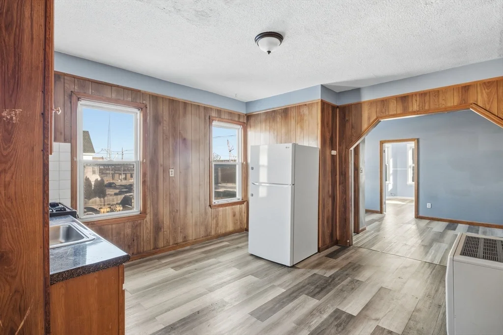 2 bed, 1 bath apartment for rent at 857 S 1st St Unit 2, New Bedford — photo 3 of 17