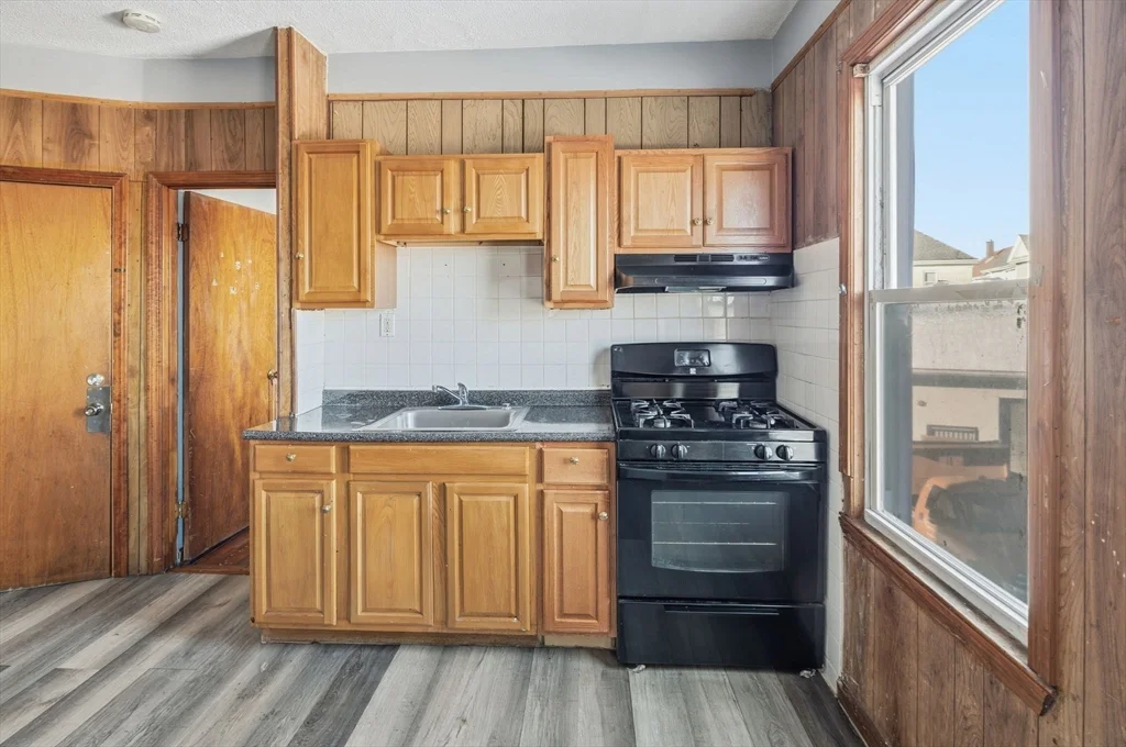 2 bed, 1 bath apartment for rent at 857 S 1st St Unit 2, New Bedford — photo 2 of 17