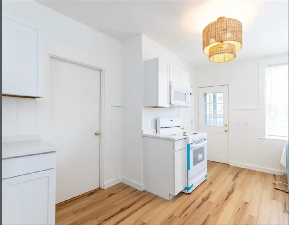 3 bed, 1 bath apartment for rent at 859 East Broadway Unit 2, South Boston — photo 5 of 7