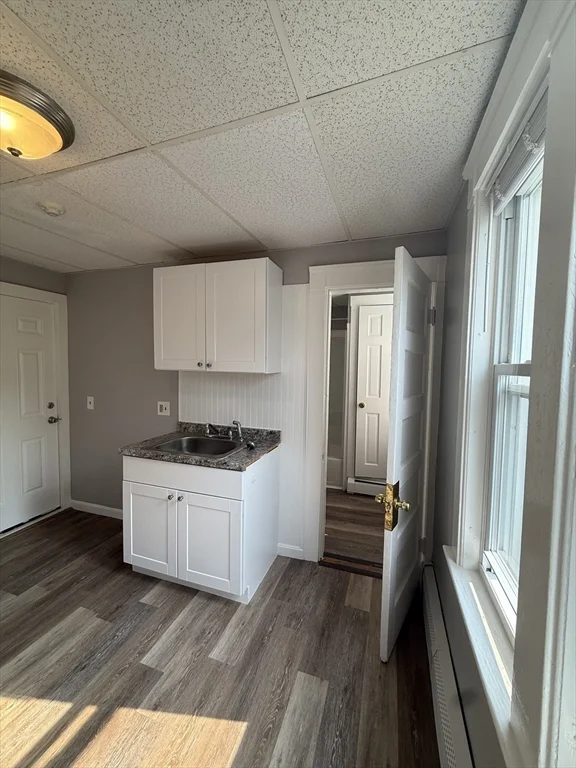 2 bed, 1 bath apartment for rent at 86-88 Hamilton St Unit 10, Worcester — photo 3 of 13