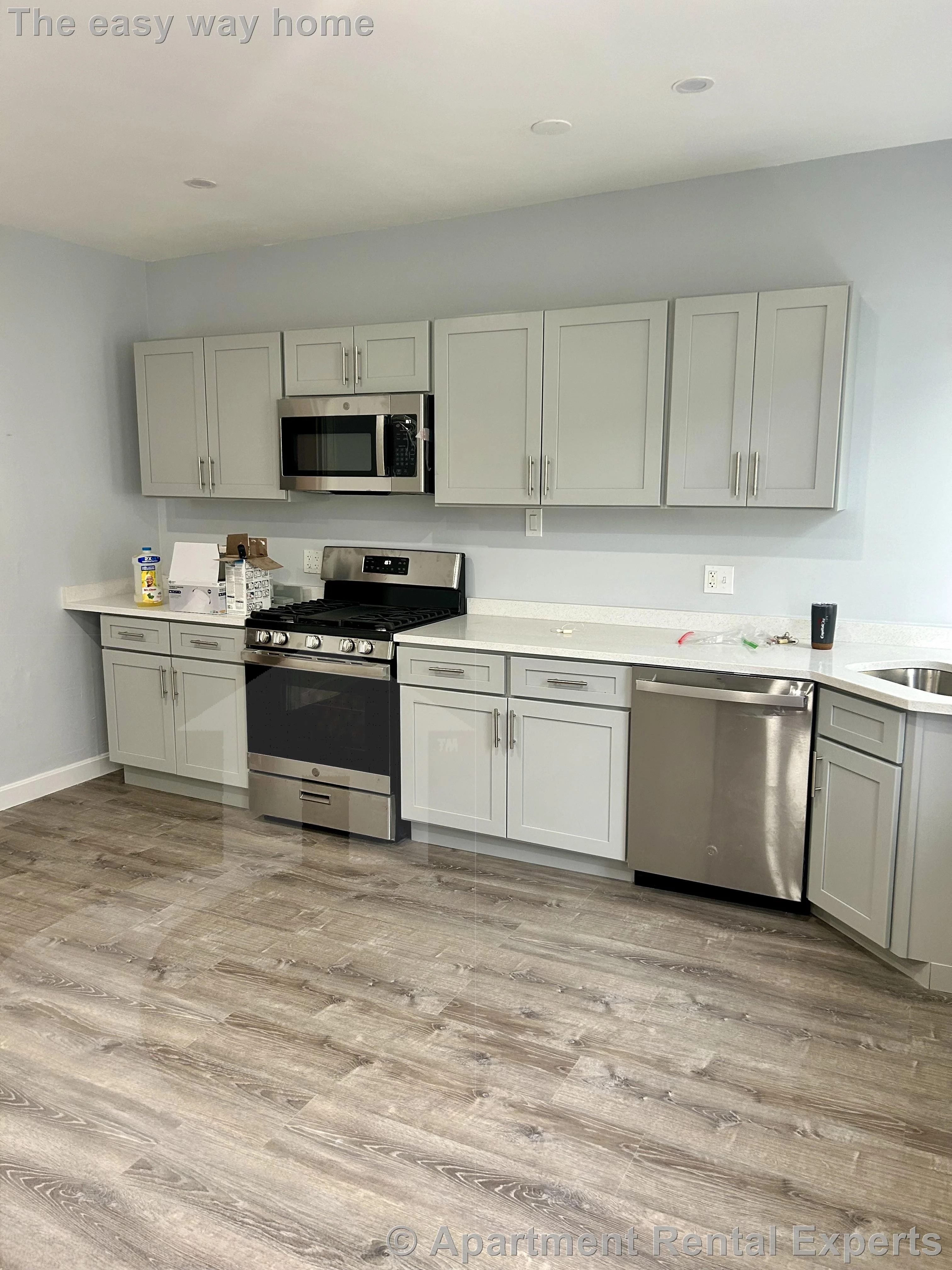 3 bed, 1 bath apartment for rent at 86 Avon St Unit 2, Spring Hill — photo 2 of 11