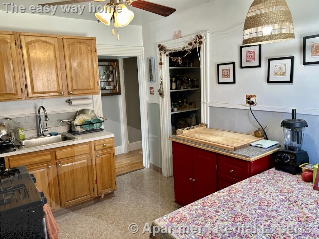 3 bed, 1 bath apartment for rent at 86 Avon St Unit 3, Spring Hill — photo 4 of 11