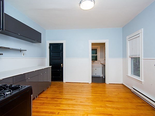 4 bed, 2 bath apartment for rent at 86 Belmont St Unit 2, Spring Hill — photo 2 of 11
