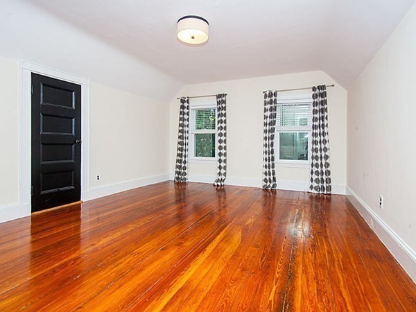 4 bed, 2 bath apartment for rent at 86 Belmont St Unit 2, Spring Hill — photo 4 of 11