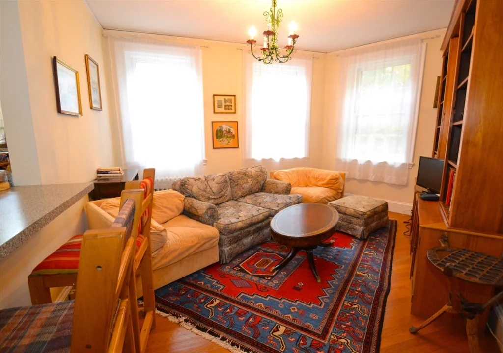 2 bed, 1 bath apartment for rent at 86 Buckingham St Unit 32, West Cambridge — photo 3 of 11