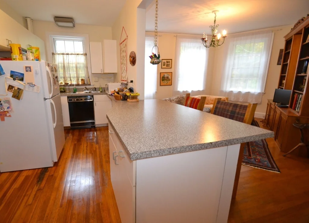 2 bed, 1 bath apartment for rent at 86 Buckingham St Unit 32, West Cambridge — photo 5 of 11