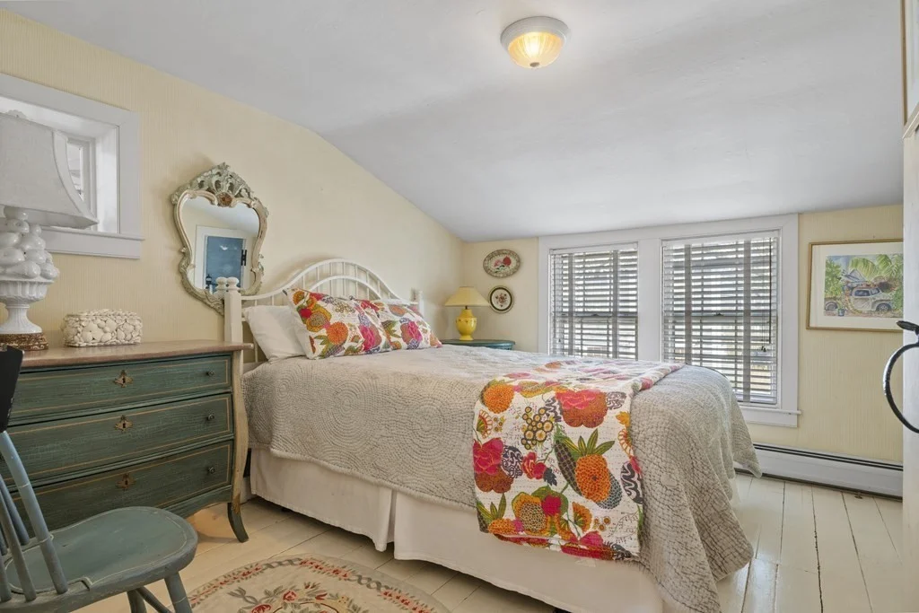 4 bed, 4+ bath apartment for rent at 86 Centre St, Nantucket — photo 9 of 15