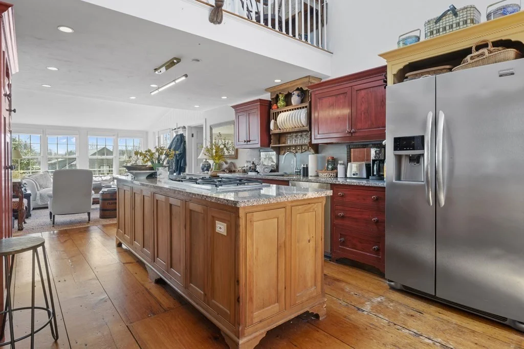 4 bed, 4+ bath apartment for rent at 86 Centre St, Nantucket — photo 5 of 15