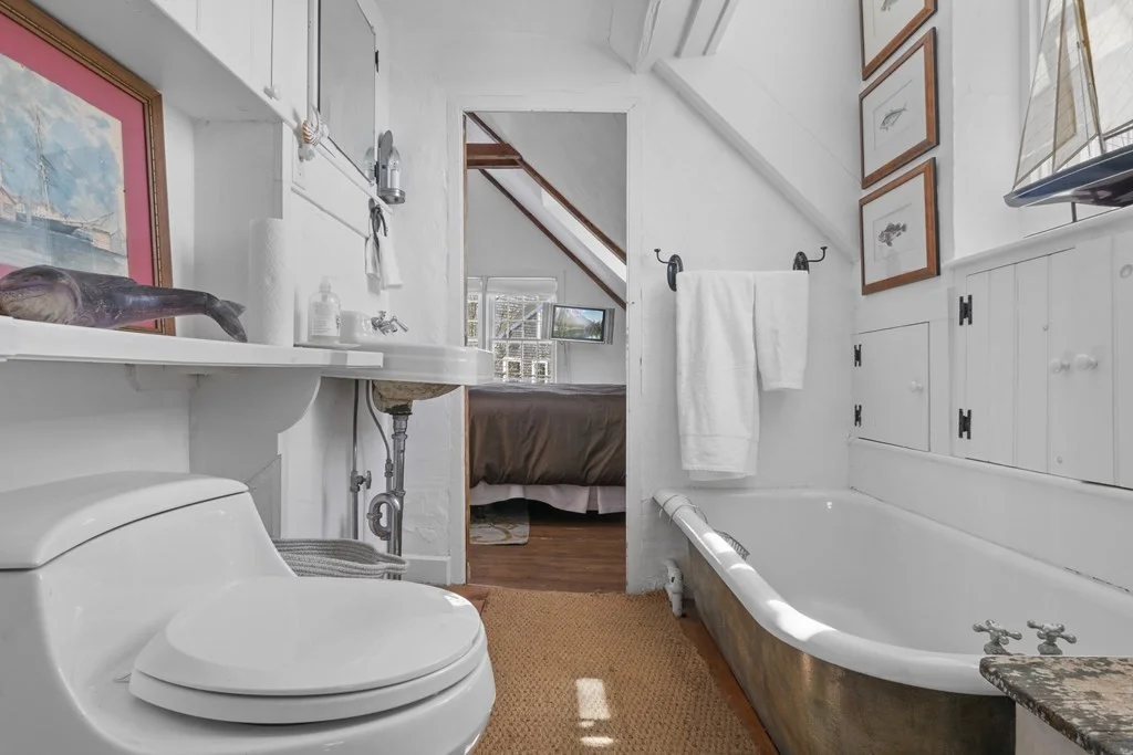 4 bed, 4+ bath apartment for rent at 86 Centre St, Nantucket — photo 12 of 15