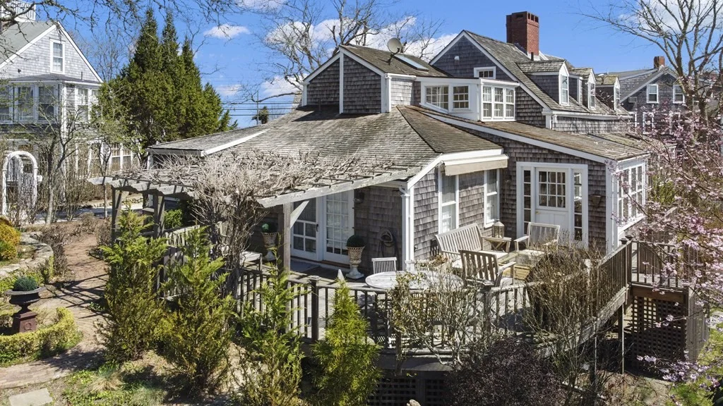 4 bed, 4+ bath apartment for rent at 86 Centre St, Nantucket — photo 1 of 15
