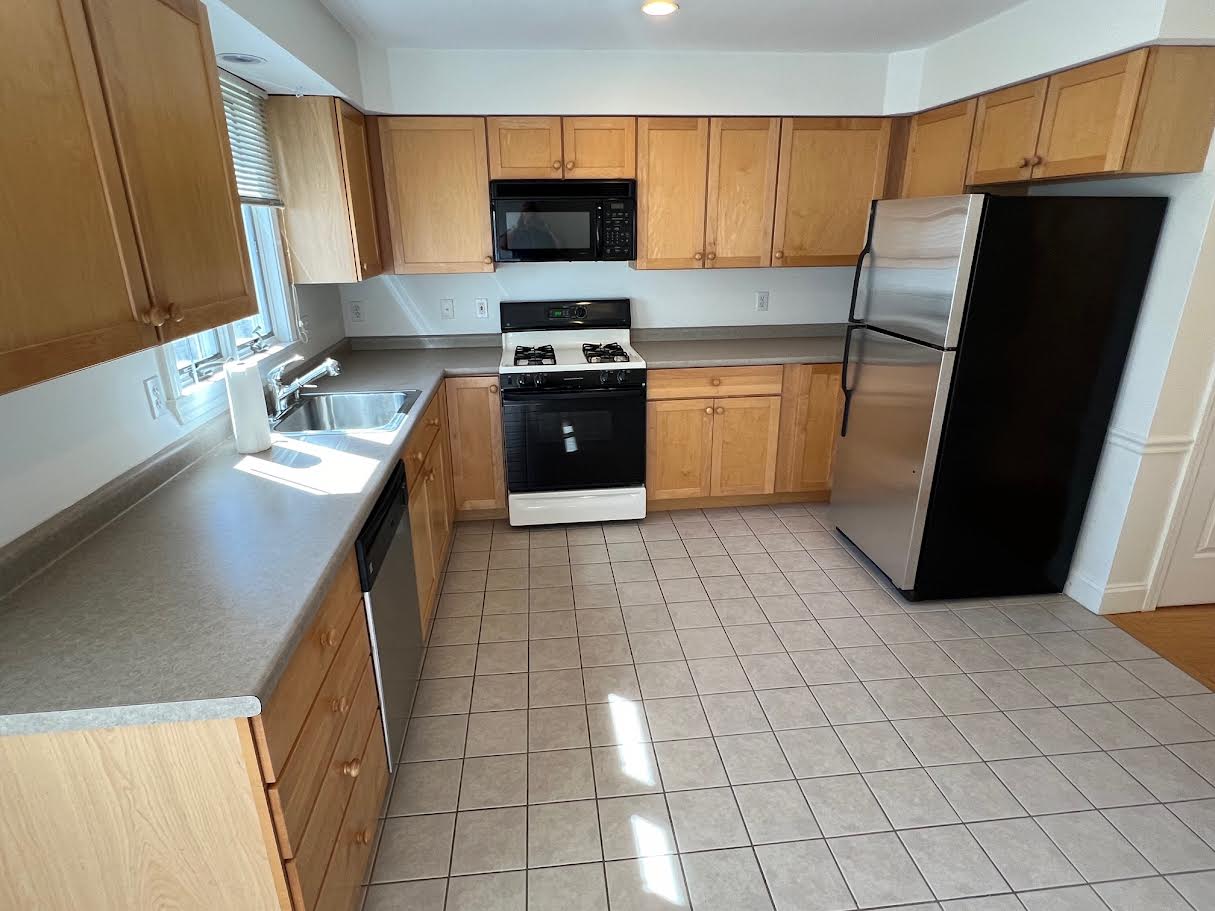 3 bed, 3 bath apartment for rent at 86 Chapel St Unit 2, Nonantum — photo 5 of 29