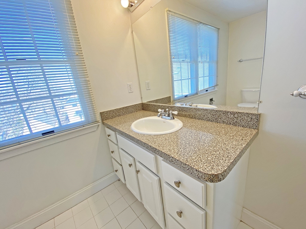 3 bed, 3 bath apartment for rent at 86 Chapel St Unit 86, Nonantum — photo 12 of 16