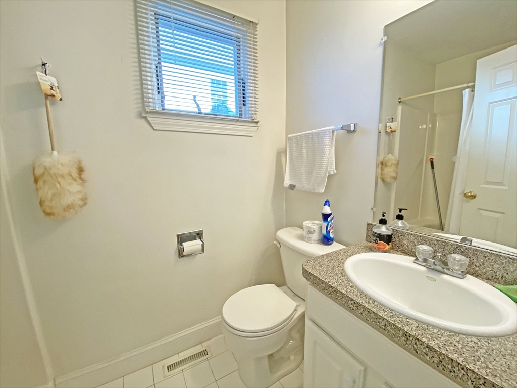3 bed, 3 bath apartment for rent at 86 Chapel St Unit 86, Nonantum — photo 11 of 16