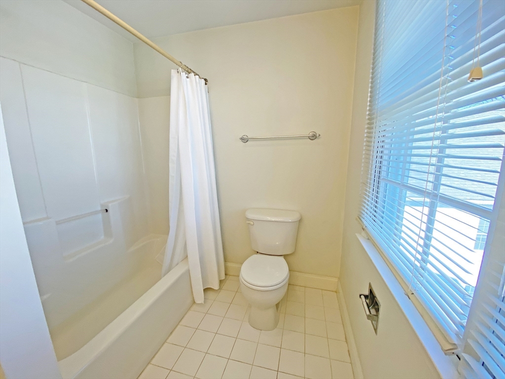3 bed, 3 bath apartment for rent at 86 Chapel St Unit 86, Nonantum — photo 13 of 16