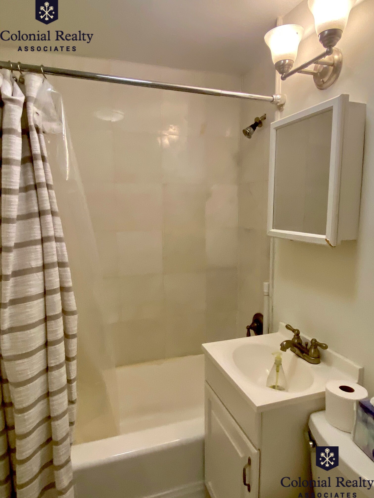 Studio bed, 1 bath apartment for rent at 86 Charles St Unit 8, Beacon Hill — photo 11 of 27