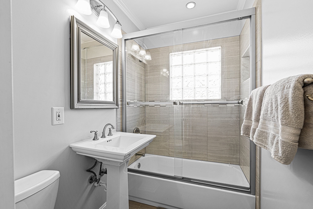 4 bed, 1 bath apartment for rent at 86 Chester Ave Unit 2, Winthrop — photo 14 of 20