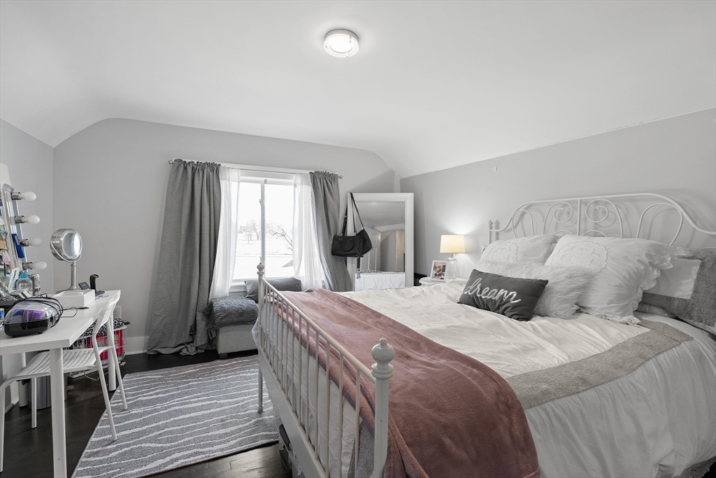 4 bed, 1 bath apartment for rent at 86 Chester Ave Unit 2, Winthrop — photo 13 of 20