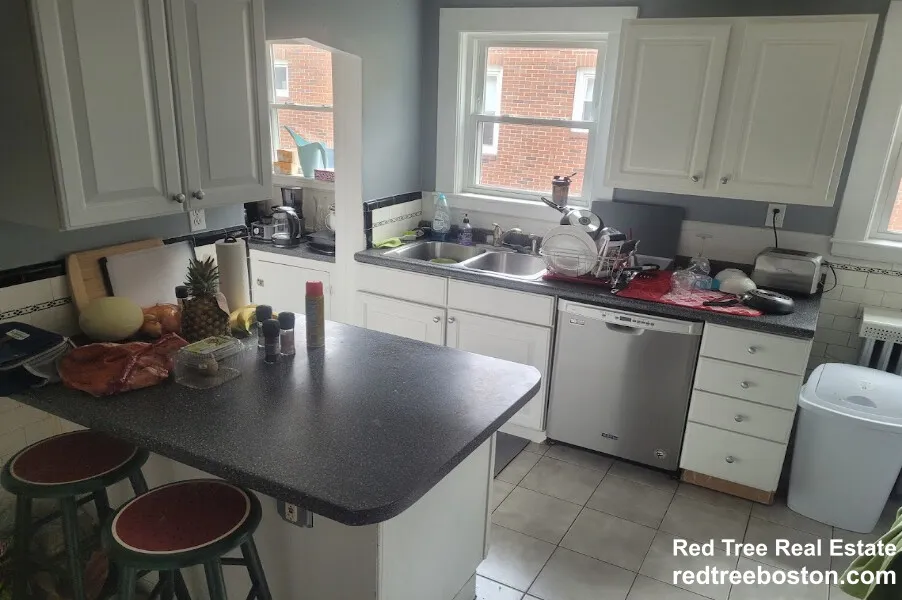 3 bed, 1 bath apartment for rent at 86 Colborne Rd Unit 1, Brighton — photo 2 of 13