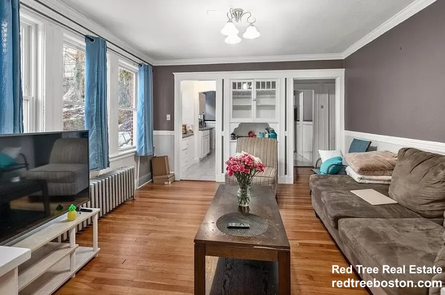 3 bed, 1 bath apartment for rent at 86 Colborne Rd Unit 1, Brighton — photo 3 of 13