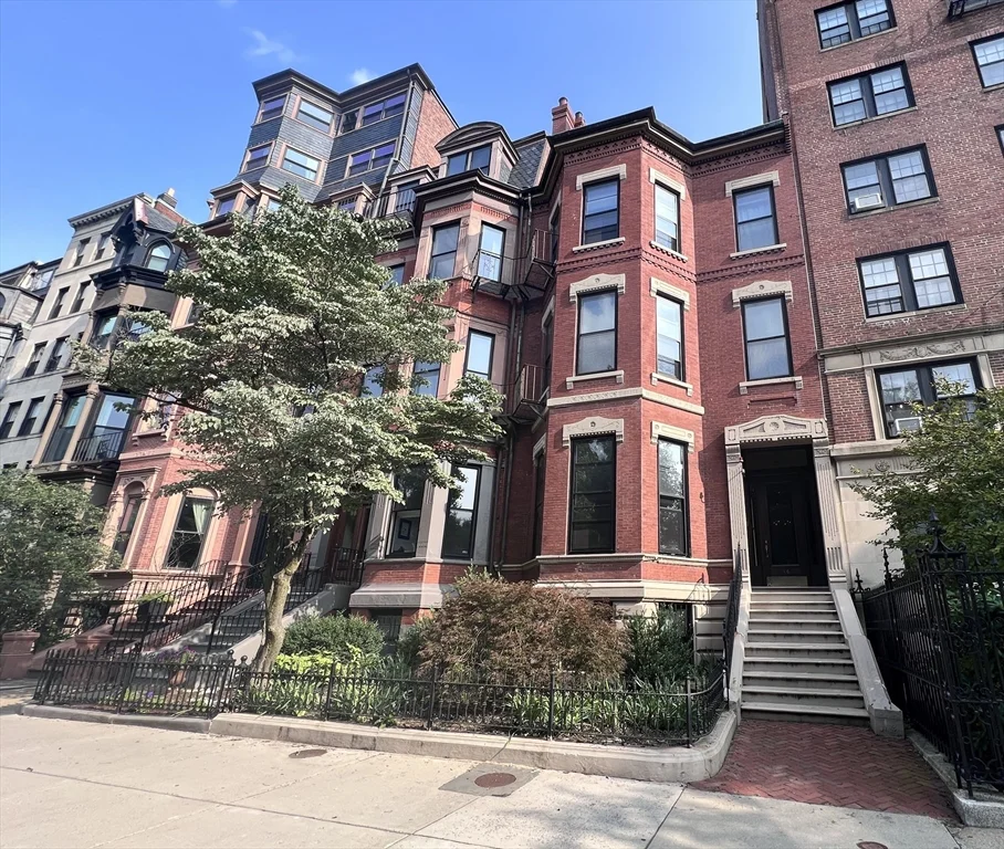 1 bed, 1 bath apartment for rent at 86 Commonwealth Ave Unit 2R, Back Bay — photo 1 of 19