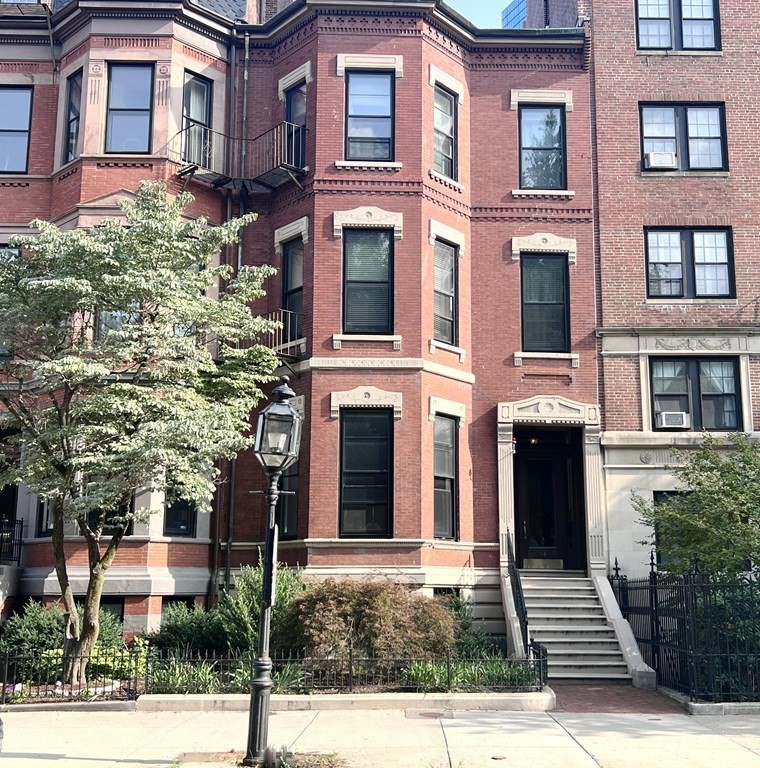 1 bed, 1 bath apartment for rent at 86 Commonwealth Ave Unit GB, Back Bay