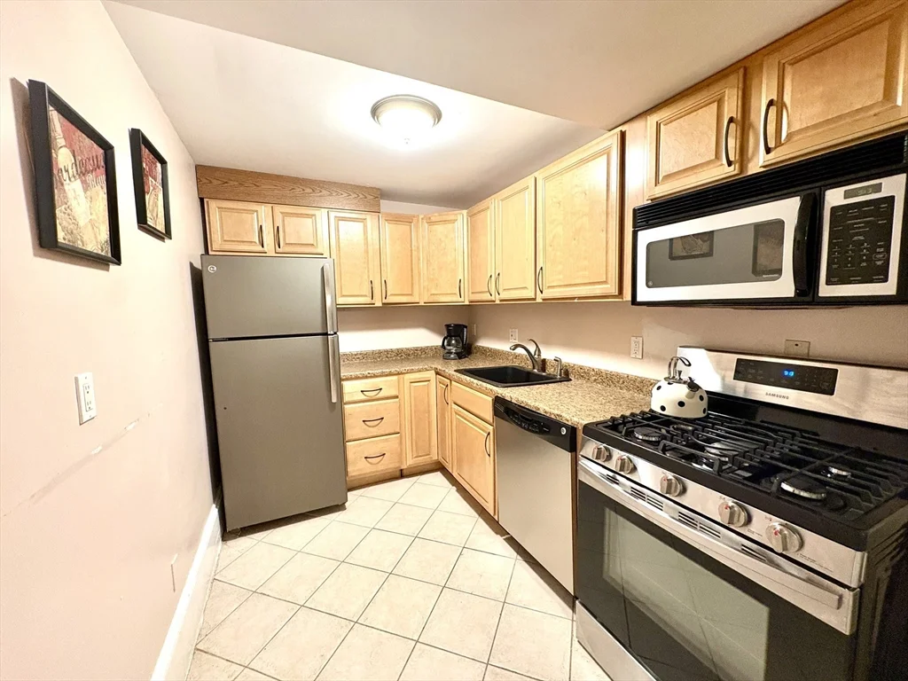 Studio bed, 1 bath apartment for rent at 86 Commonwealth Ave Unit GF, Back Bay — photo 12 of 15