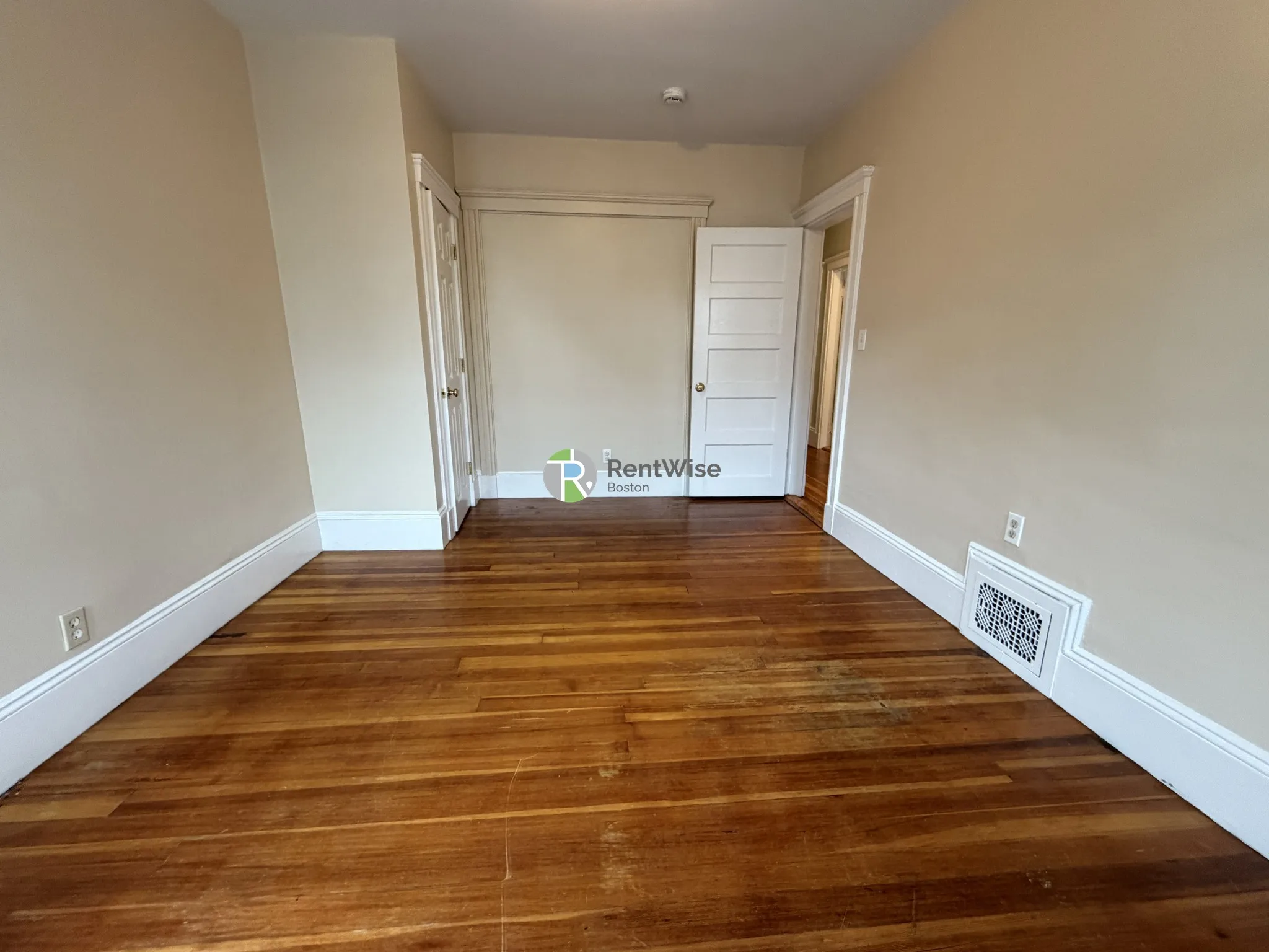 3 bed, 1 bath apartment for rent at 86 Conwell Ave Unit 2, West Somerville — photo 3 of 21
