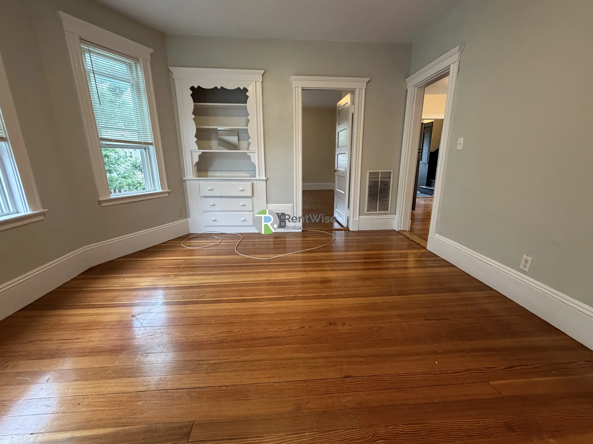 3 bed, 1 bath apartment for rent at 86 Conwell Ave Unit 2, West Somerville — photo 5 of 21