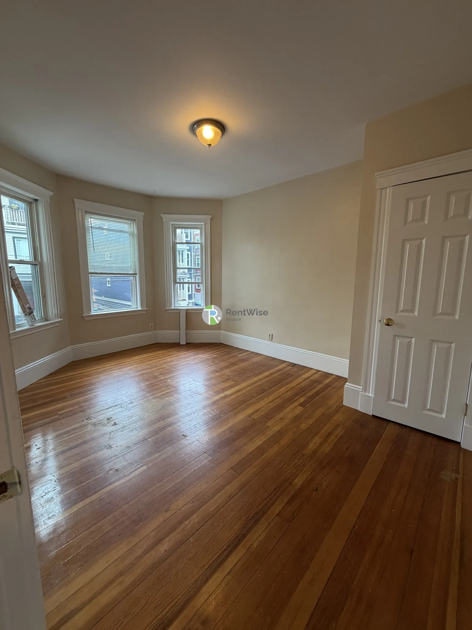 3 bed, 1 bath apartment for rent at 86 Conwell Ave Unit 2, West Somerville — photo 1 of 21