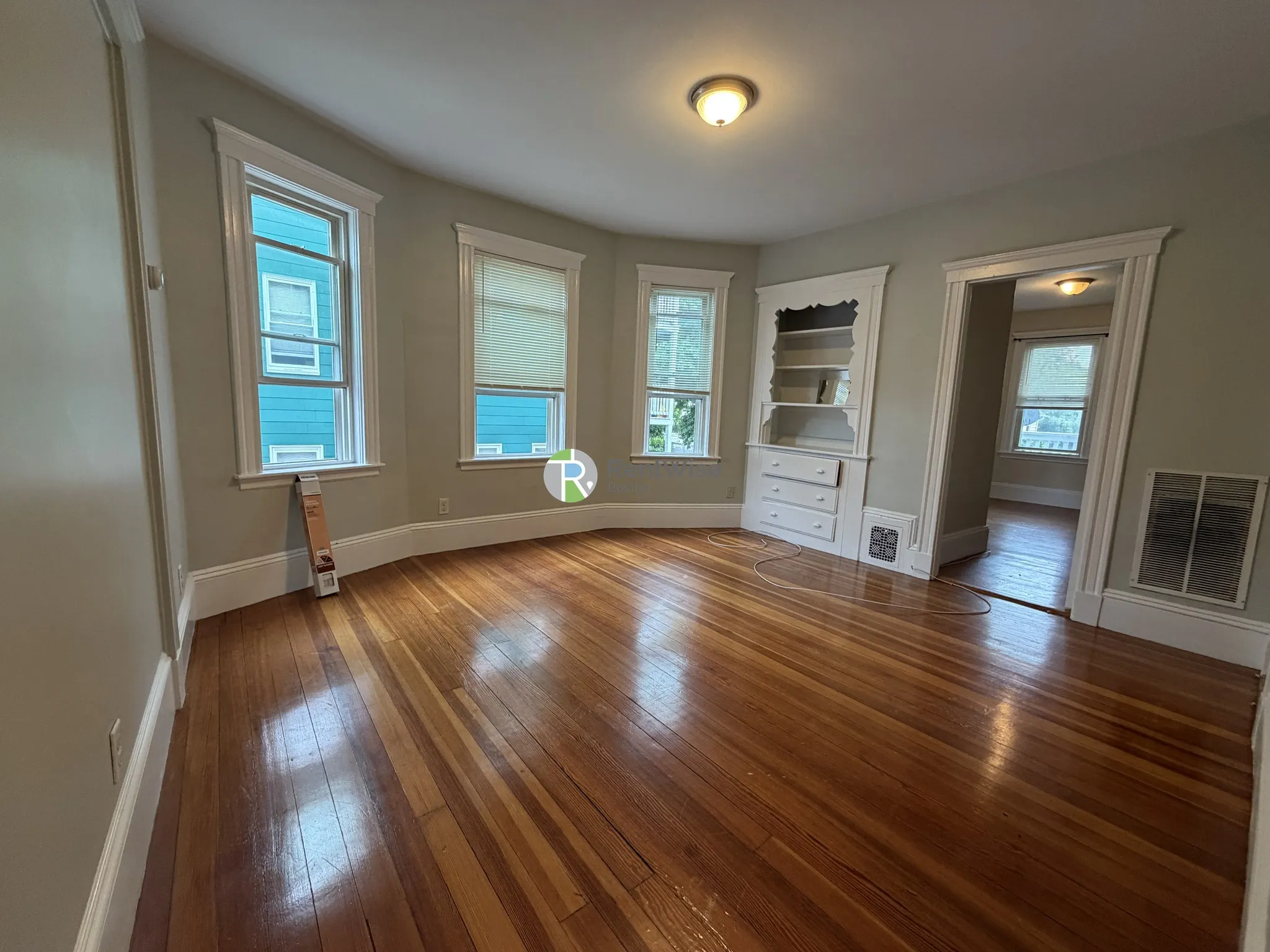 3 bed, 1 bath apartment for rent at 86 Conwell Ave Unit 2, West Somerville — photo 4 of 21