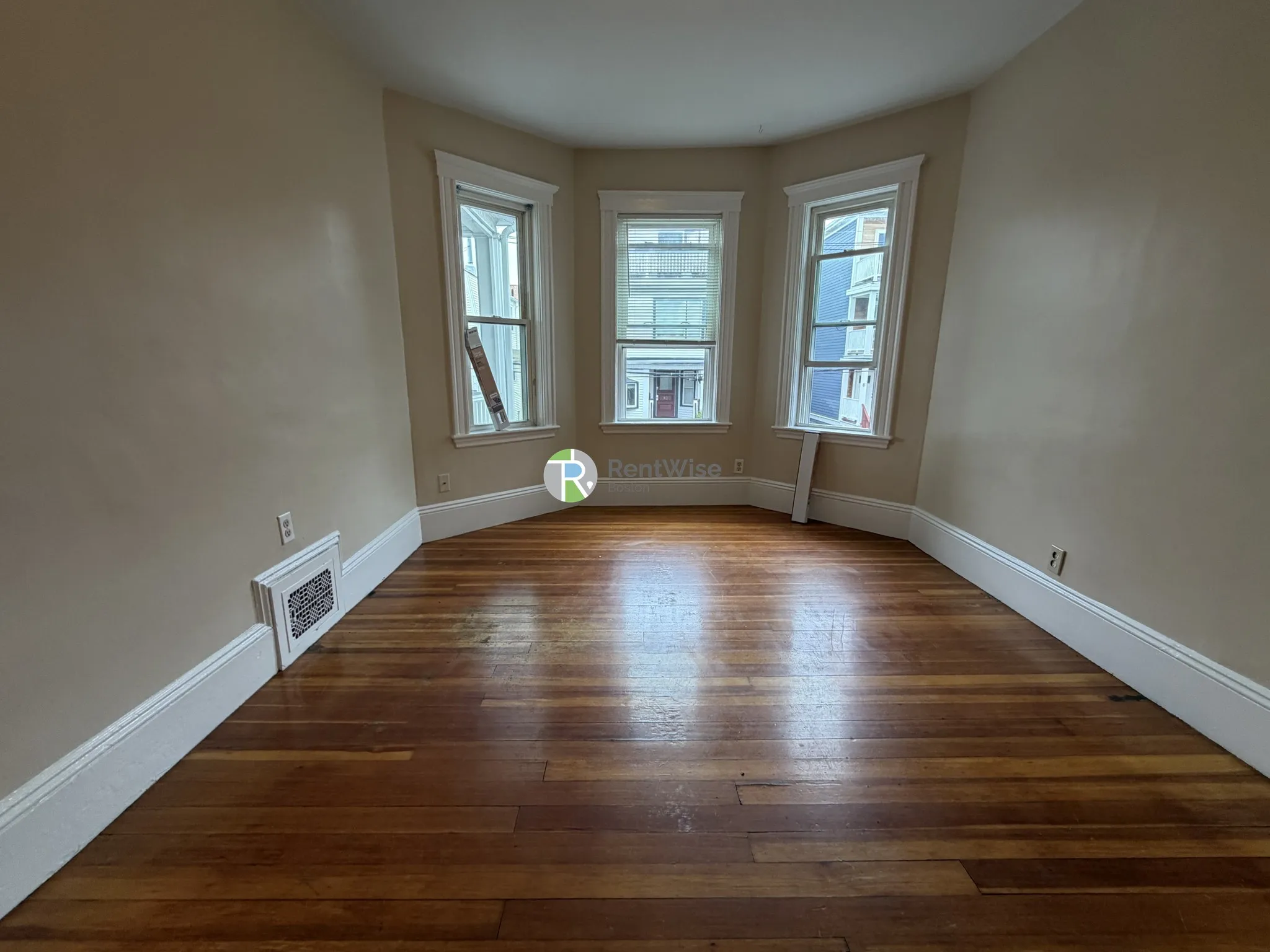 3 bed, 1 bath apartment for rent at 86 Conwell Ave Unit 2, West Somerville — photo 2 of 21