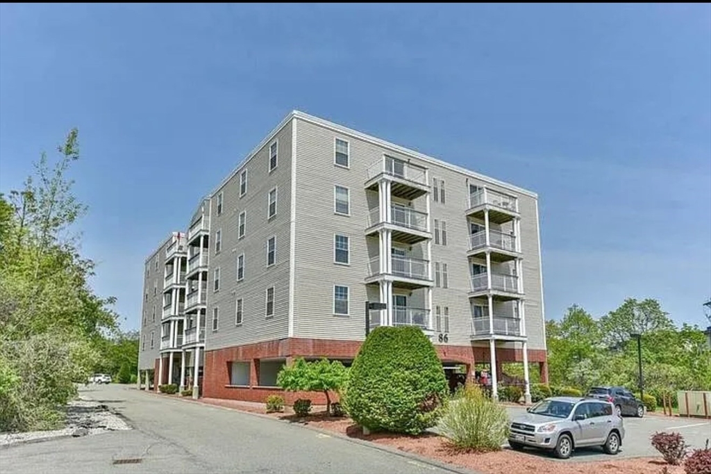 2 bed, 1 bath apartment for rent at 86 E Howard St Unit 201, Quincy