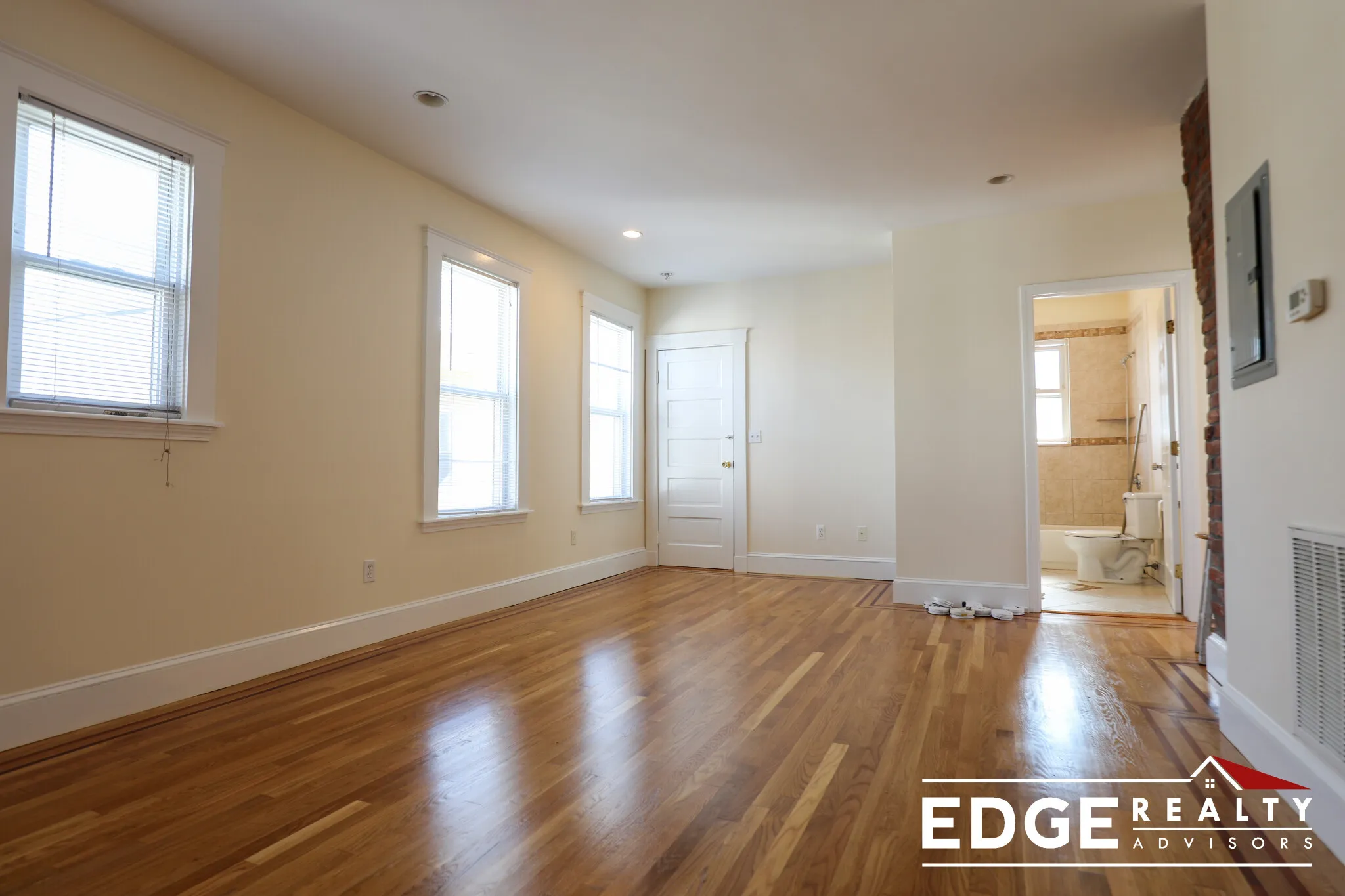 3 bed, 1 bath apartment for rent at 86 Easton St Unit 3, Allston — photo 4 of 10