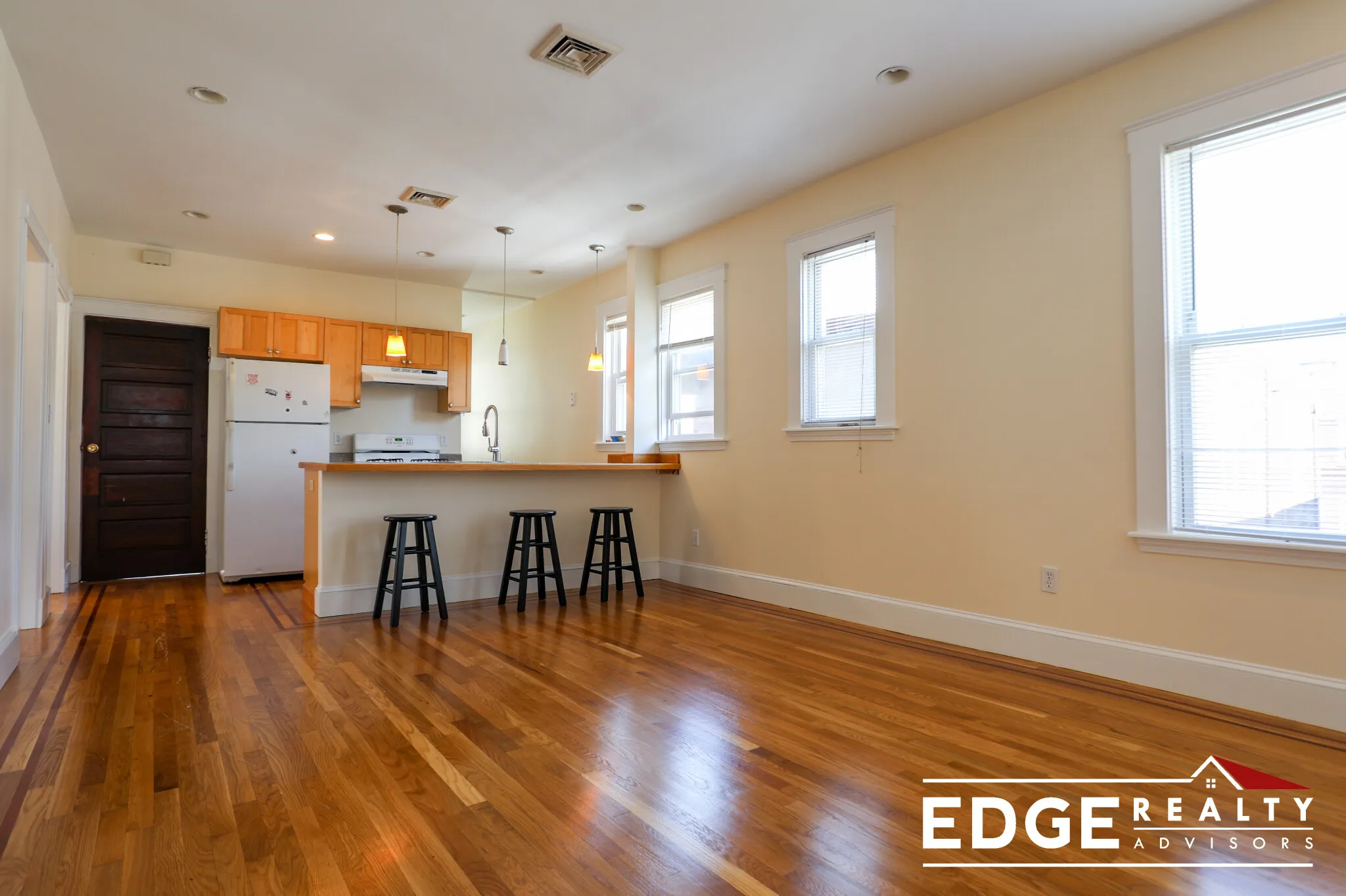 3 bed, 1 bath apartment for rent at 86 Easton St Unit 3, Allston — photo 1 of 10