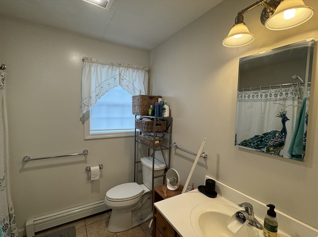 2 bed, 1 bath apartment for rent at 86 Endicott St Unit A, Peabody — photo 4 of 10