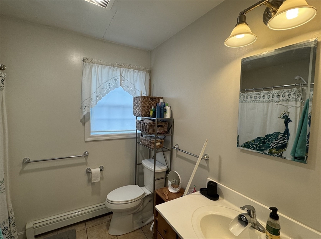 2 bed, 1 bath apartment for rent at 86 Endicott St Unit D, Peabody — photo 5 of 6