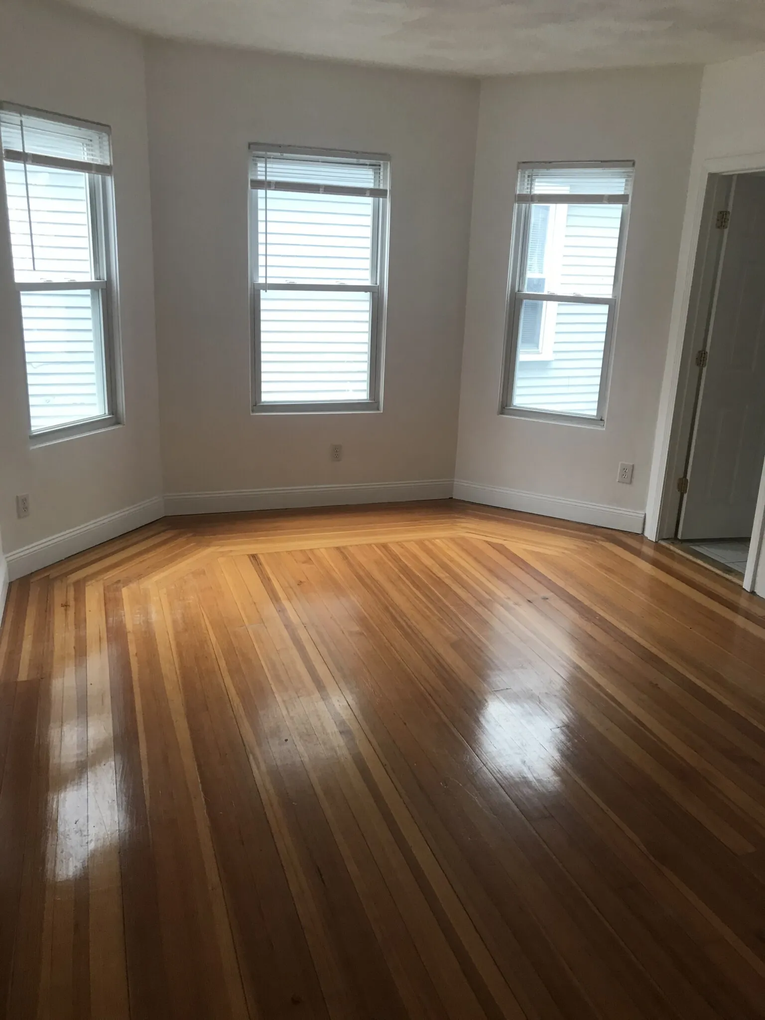 4 bed, 2 bath apartment for rent at 86 Fellsway Unit 3, Ten Hills — photo 10 of 12