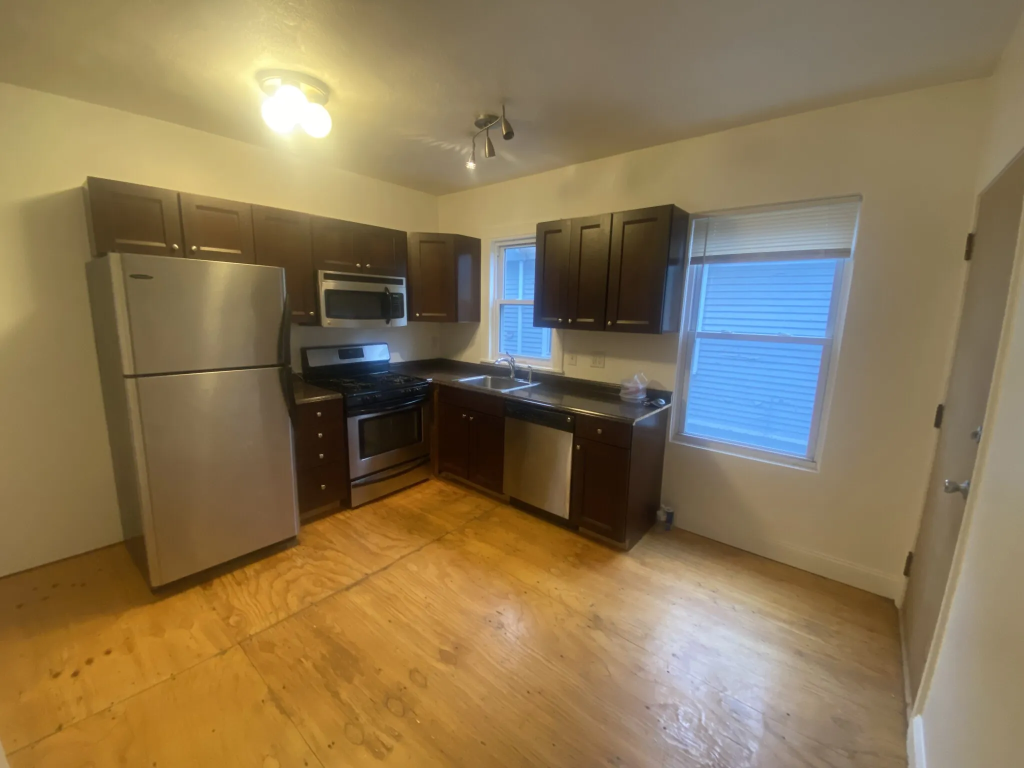 4 bed, 2 bath apartment for rent at 86 Fellsway Unit 3, Ten Hills — photo 5 of 12