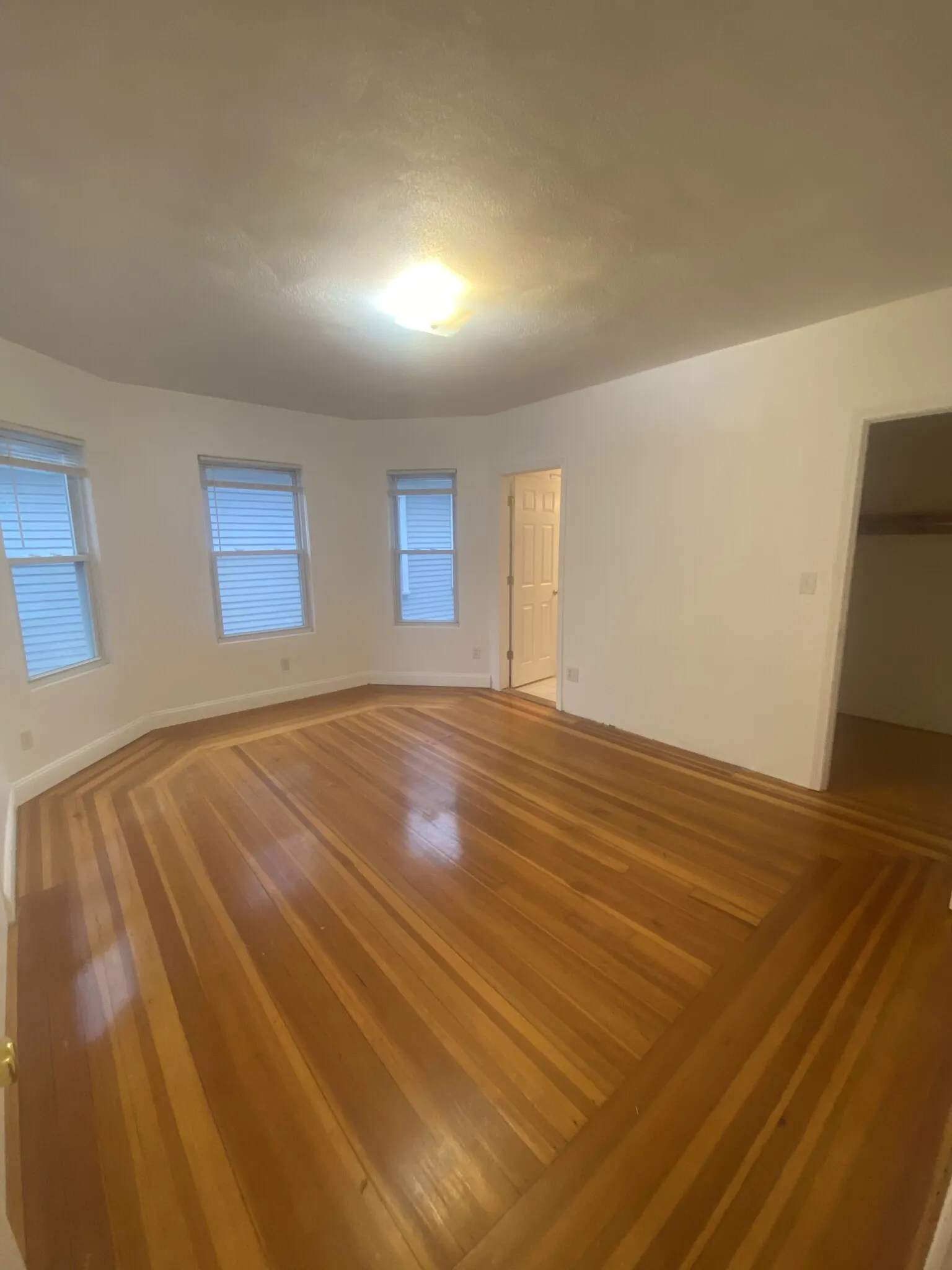 4 bed, 2 bath apartment for rent at 86 Fellsway Unit 3, Ten Hills — photo 4 of 12
