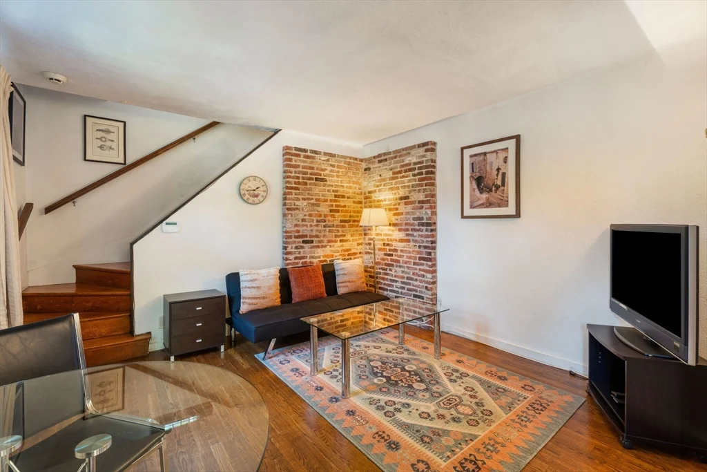 2 bed, 1 bath apartment for rent at 86 Garden St Unit 86, Neighborhood Nine — photo 6 of 17
