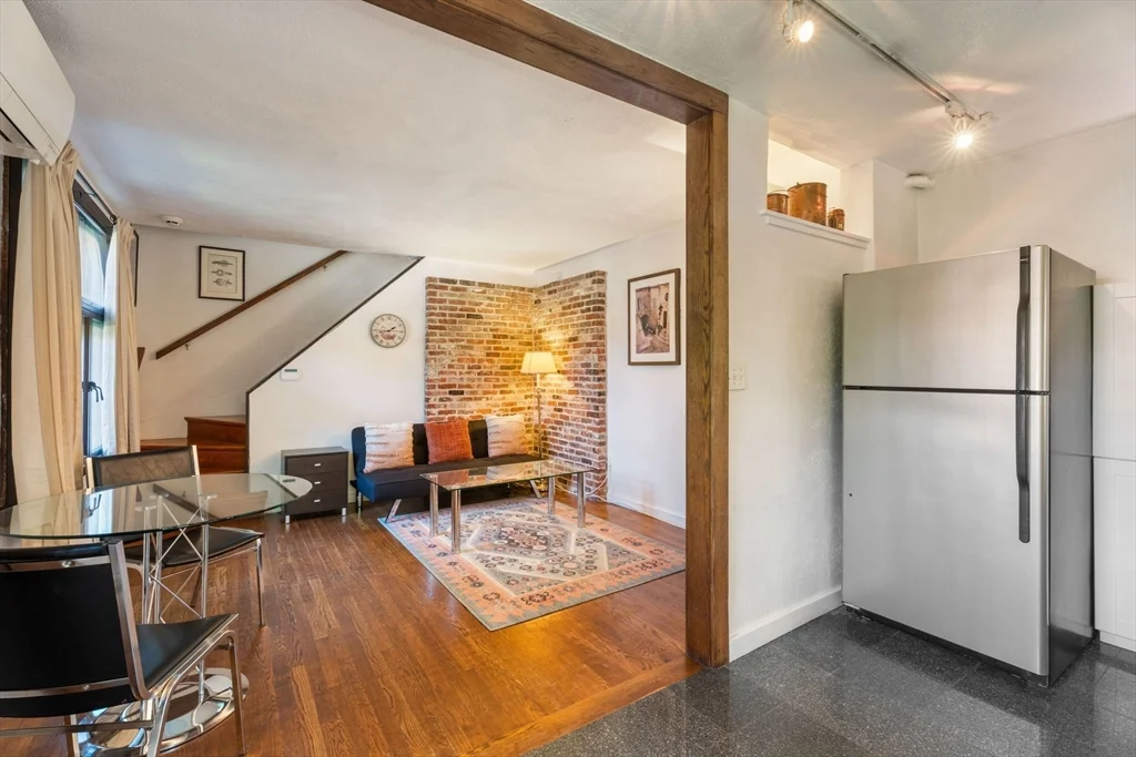 2 bed, 1 bath apartment for rent at 86 Garden St Unit 86, Neighborhood Nine — photo 5 of 17