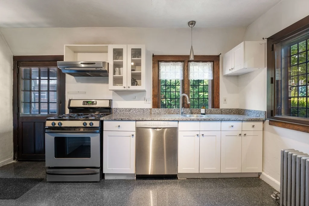 2 bed, 1 bath apartment for rent at 86 Garden St Unit 86, Neighborhood Nine — photo 3 of 17