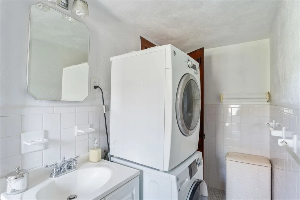 2 bed, 1 bath apartment for rent at 86 Garden St Unit 86, Neighborhood Nine — photo 13 of 17