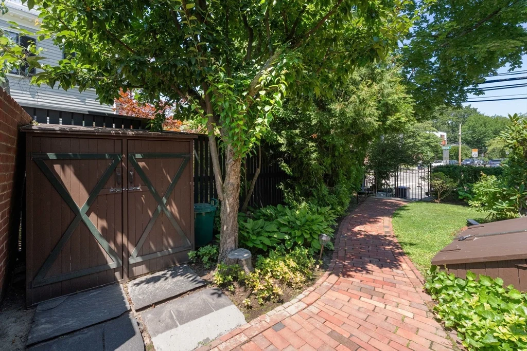 2 bed, 1 bath apartment for rent at 86 Garden St Unit 86, Neighborhood Nine — photo 15 of 17