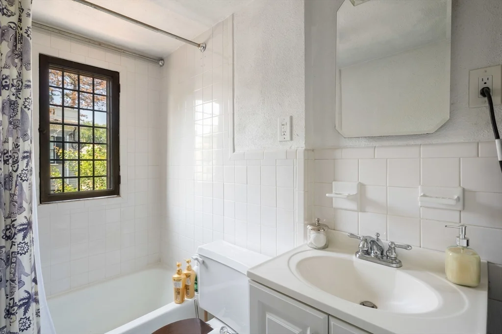 2 bed, 1 bath apartment for rent at 86 Garden St Unit 86, Neighborhood Nine — photo 12 of 17